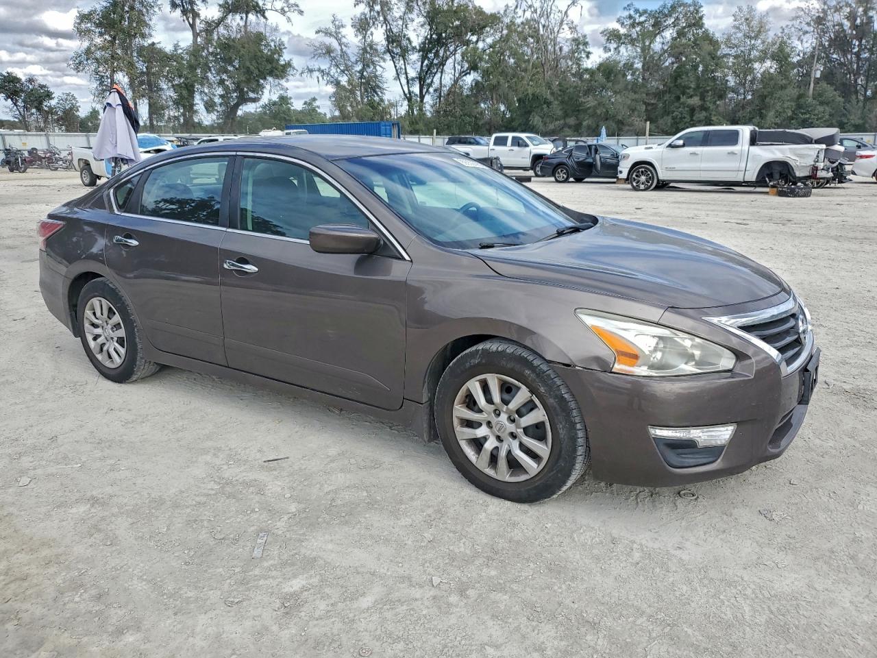 Nissan Altima 2.5 Image 2