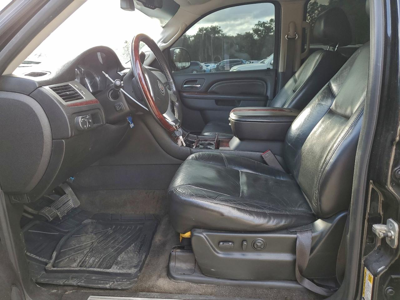 Cadillac Escalade Premium Image 13