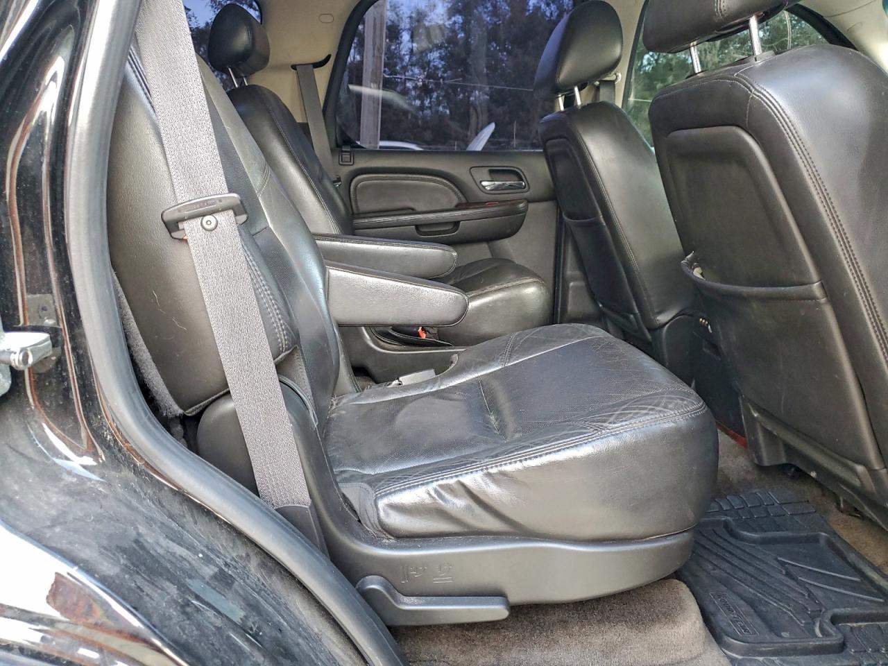 Cadillac Escalade Premium Image 7