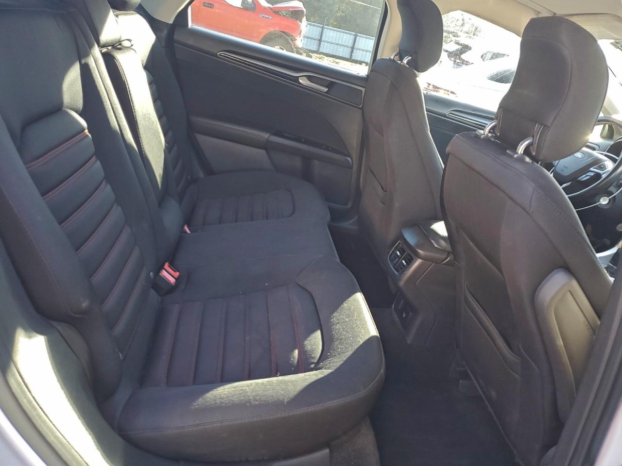 Ford Fusion Se Hybrid Image 5