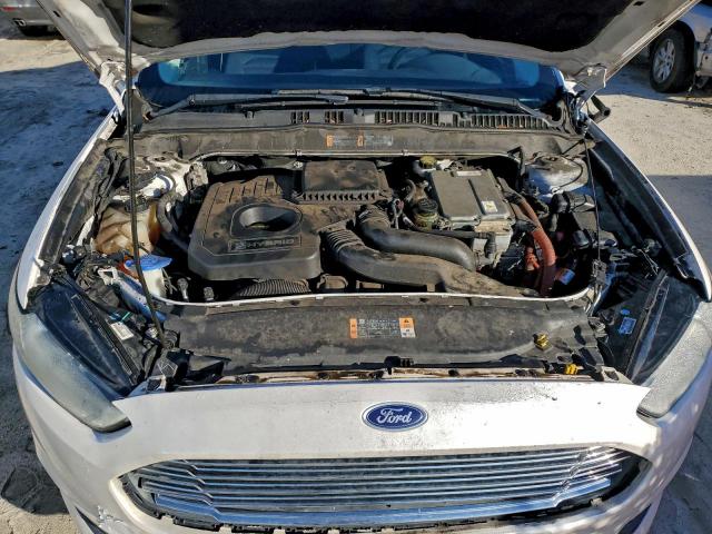 Ford Fusion Se Hybrid Image 6