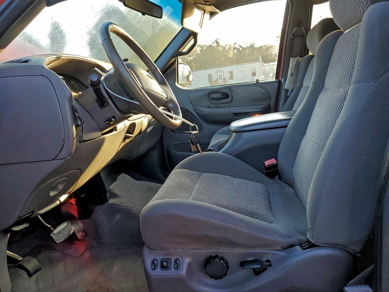 Ford F-150 Supercrew Image 6