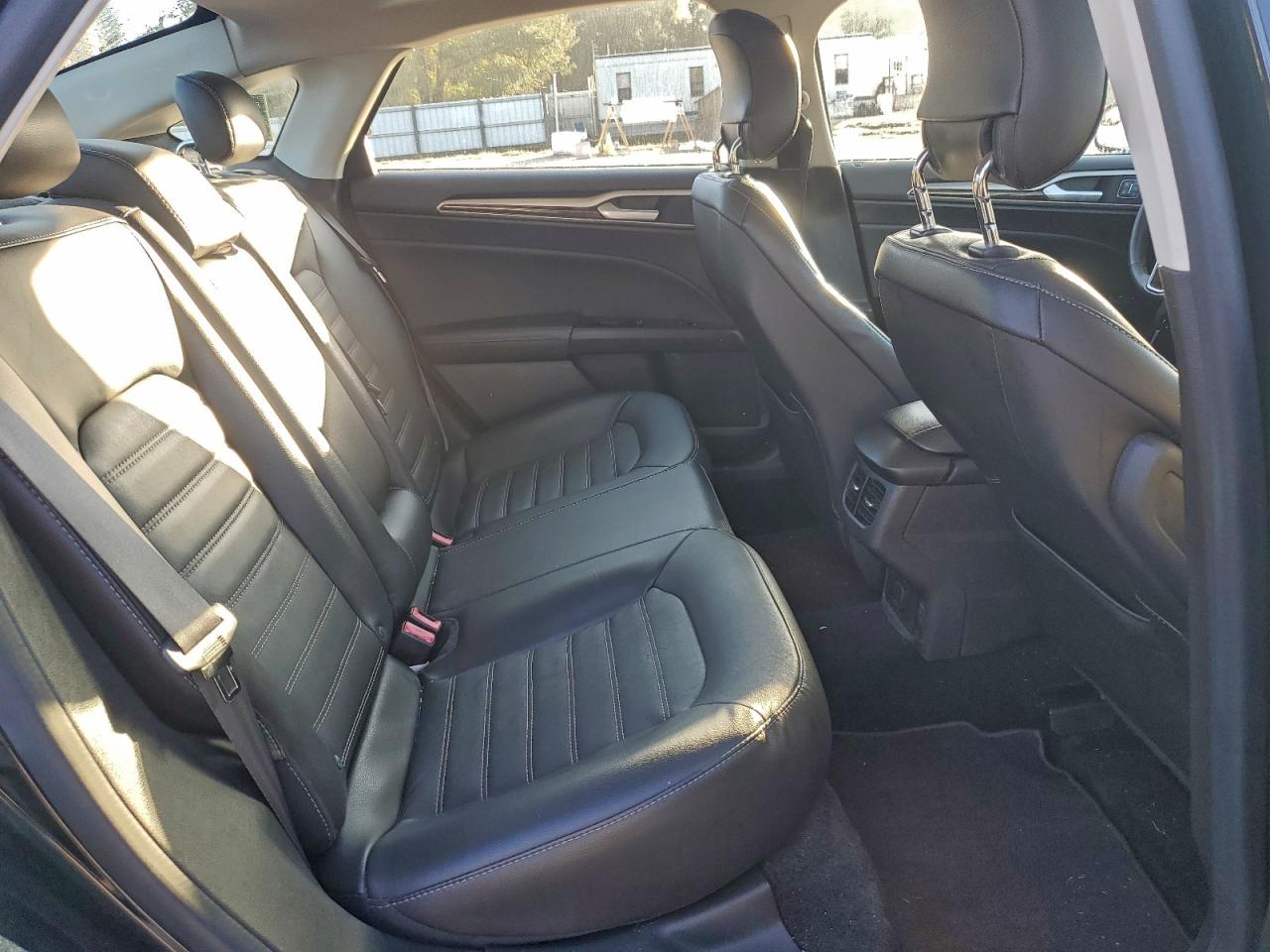 Ford Fusion Se Image 6