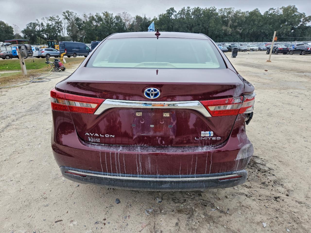 Toyota Avalon Hybrid Image 2