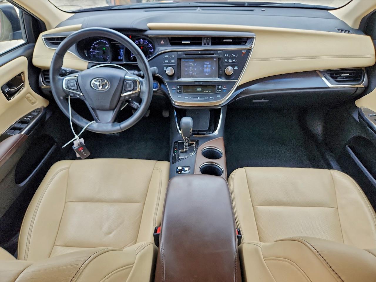 Toyota Avalon Hybrid Image 3