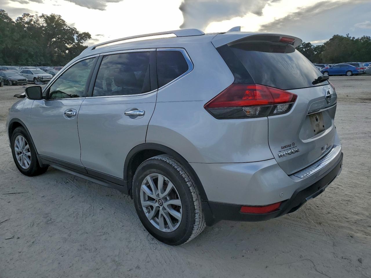 Nissan Rogue S Image 2