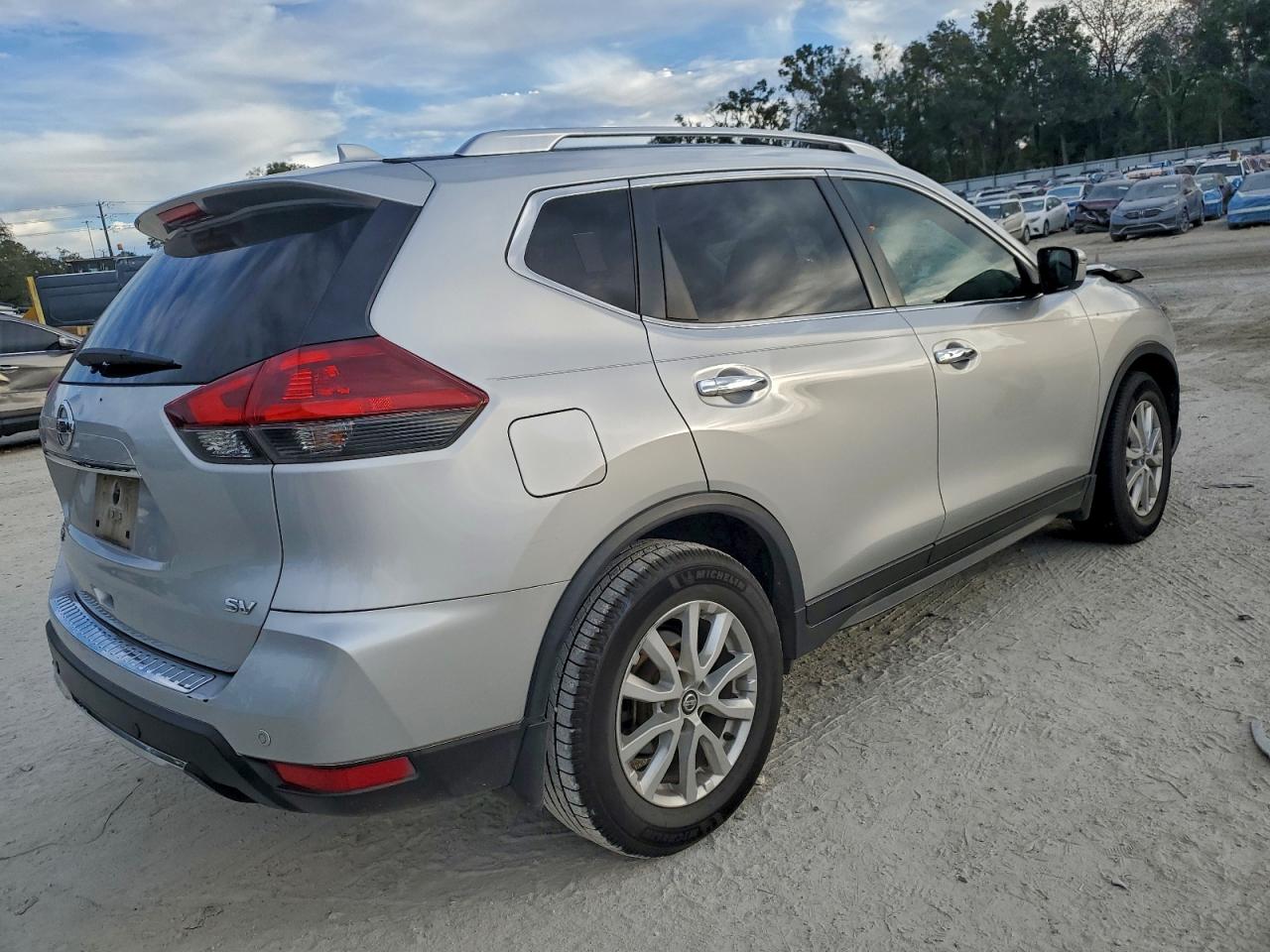 Nissan Rogue S Image 9