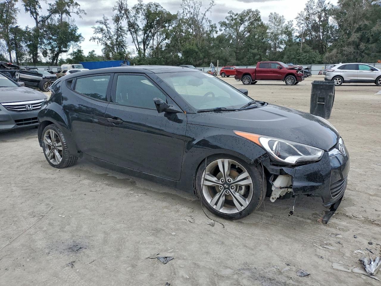 Hyundai VELOSTER Image 3