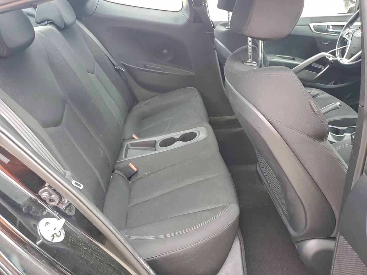 Hyundai VELOSTER Image 10