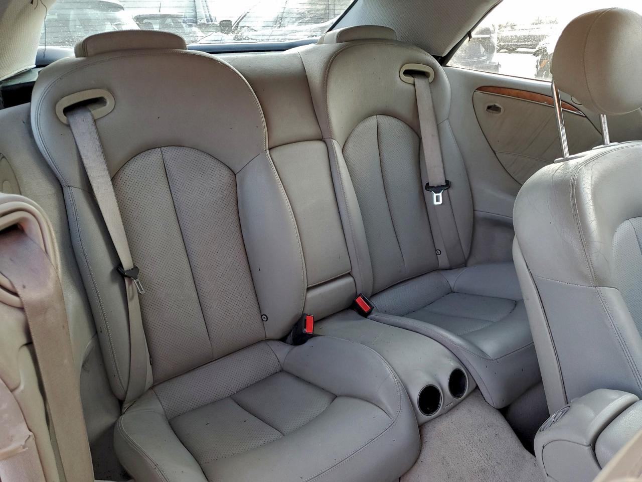 Mercedes-Benz Clk-class 320 Image 12