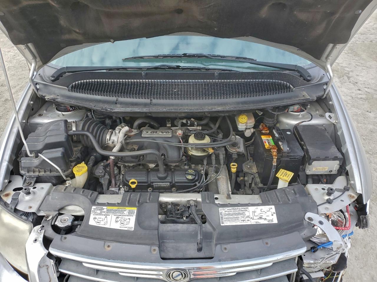 Chrysler Minivan Limited Image 12