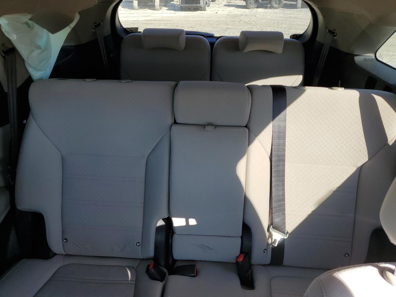 Kia Sorento S Image 8