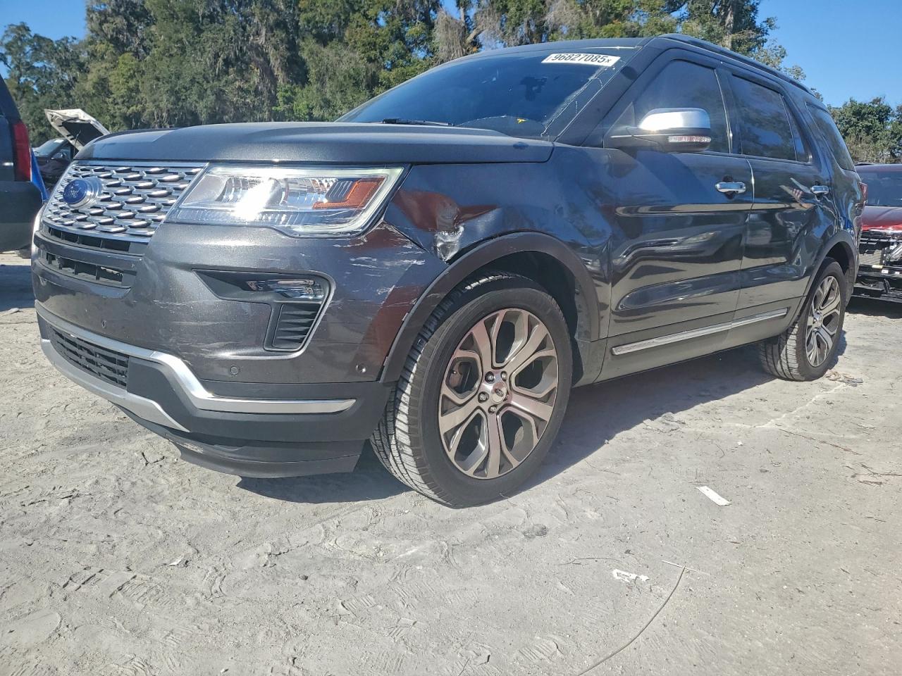 Ford Explorer Platinum Image 1