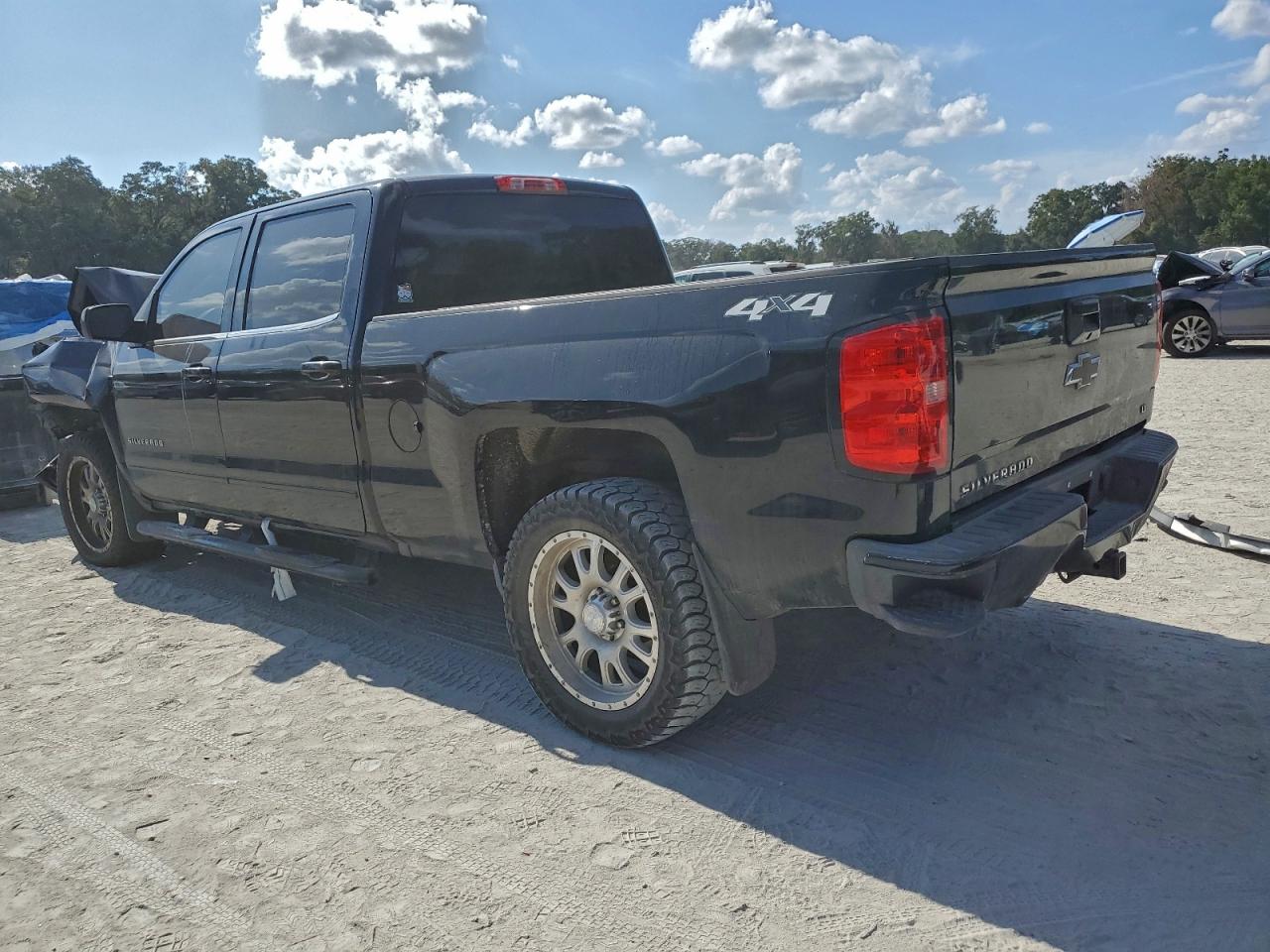 Chevrolet Silverado K1500 Lt Image 2