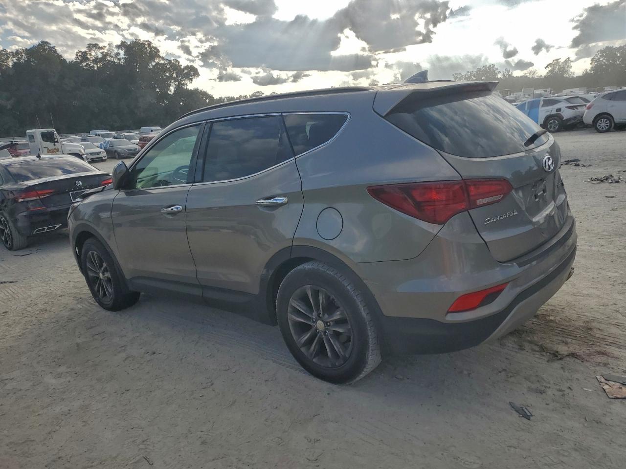 Hyundai SANTA FE Image 2