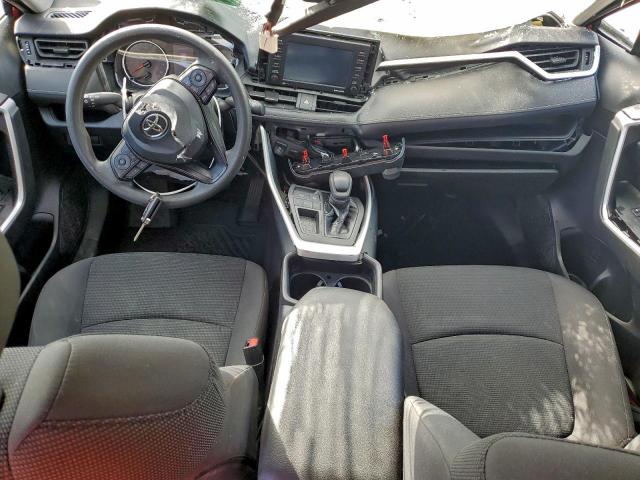 Toyota RAV4 Le Image 4