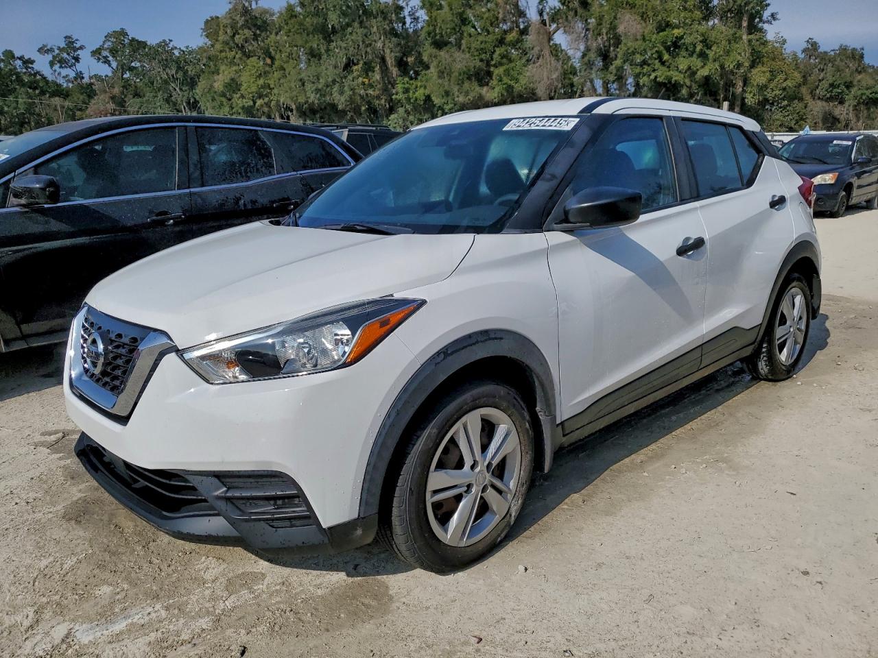 Nissan Kicks S Image 1