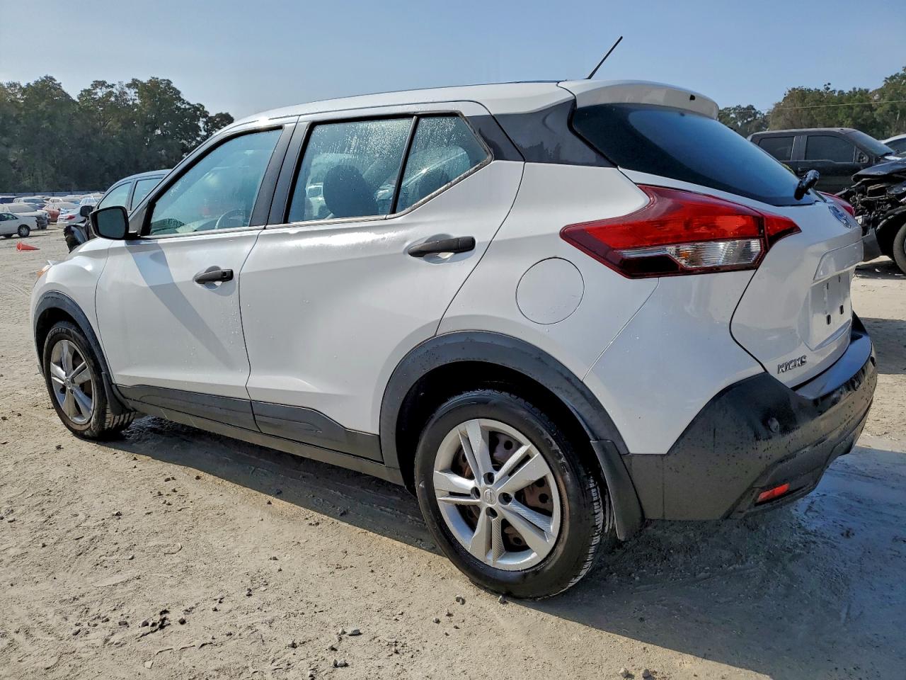 Nissan Kicks S Image 2