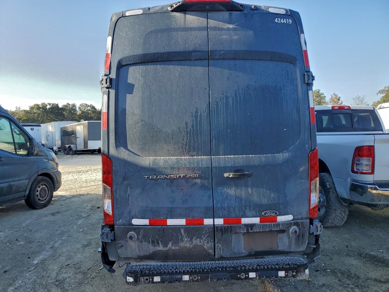 Ford Transit T-250 Image 6