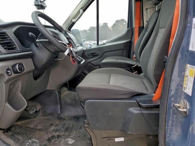 Ford Transit T-250 Image 6