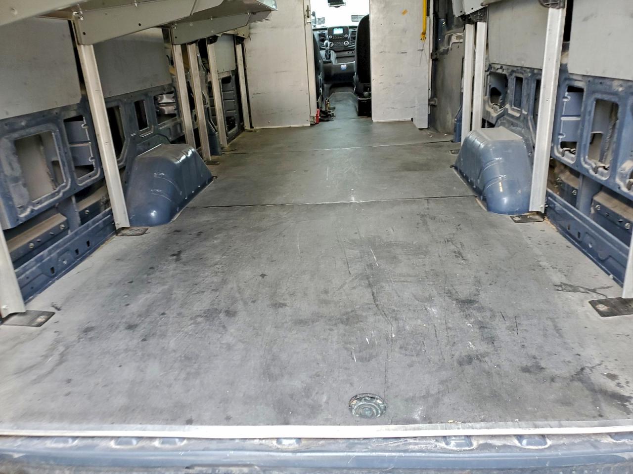 Ford Transit T-250 Image 8