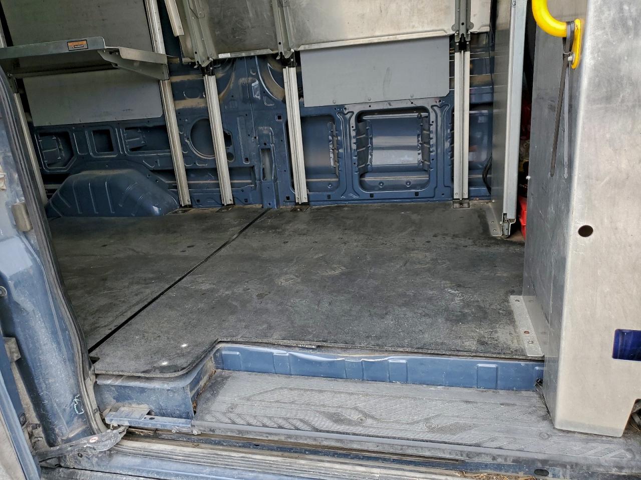 Ford Transit T-250 Image 7