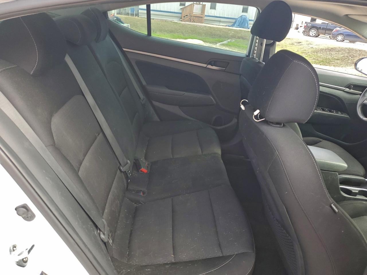 Hyundai ELANTRA Sel Image 3