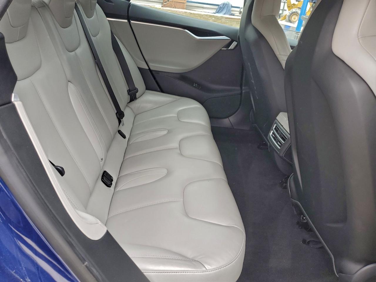 Tesla Model S Image 13