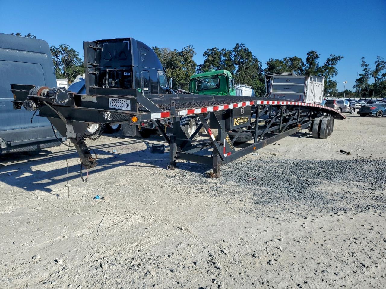 Kaufman Trailer Image 4