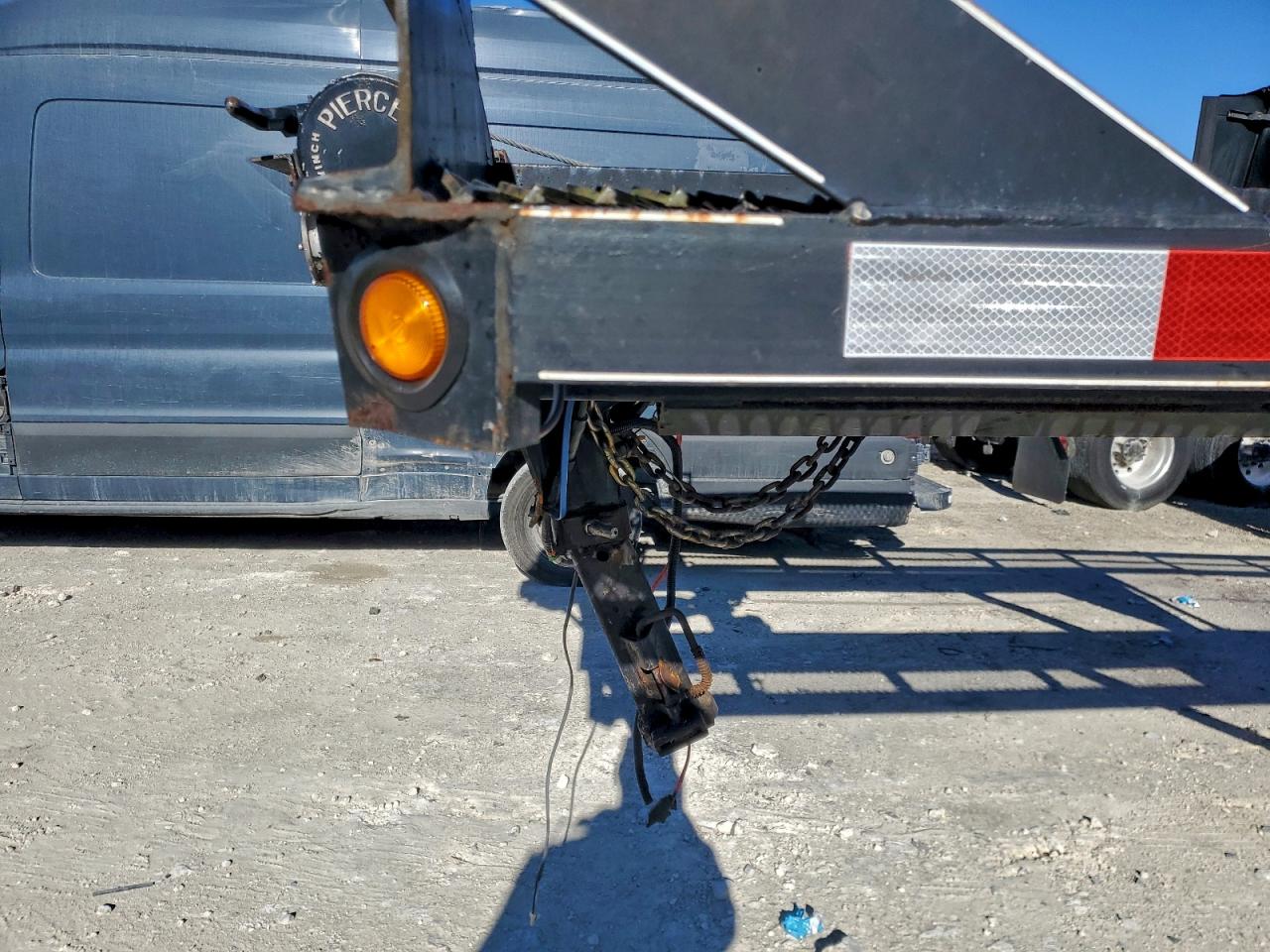 Kaufman Trailer Image 8