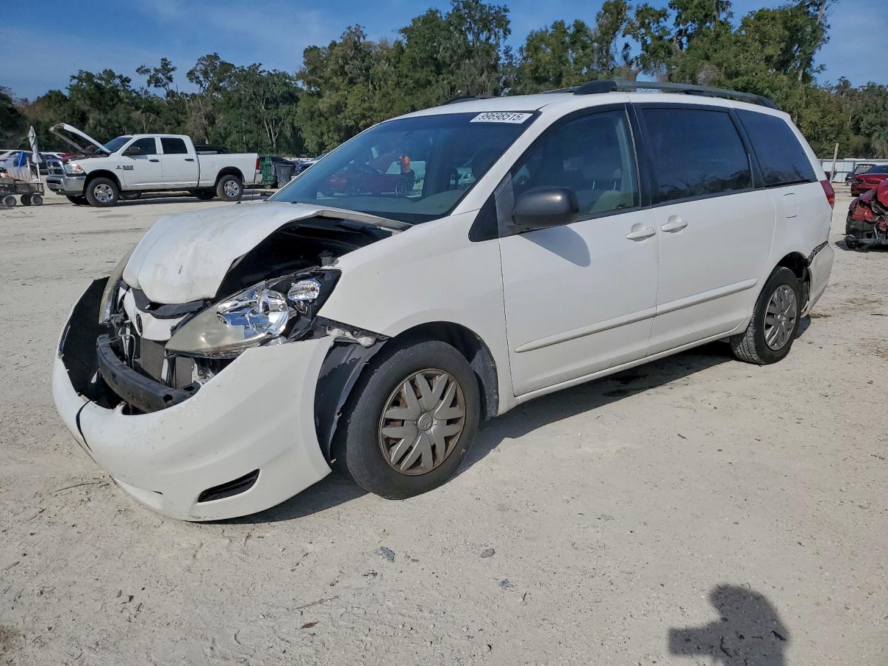 Toyota Sienna Ce Image 1
