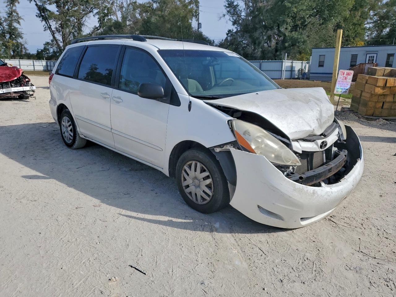Toyota Sienna Ce Image 4
