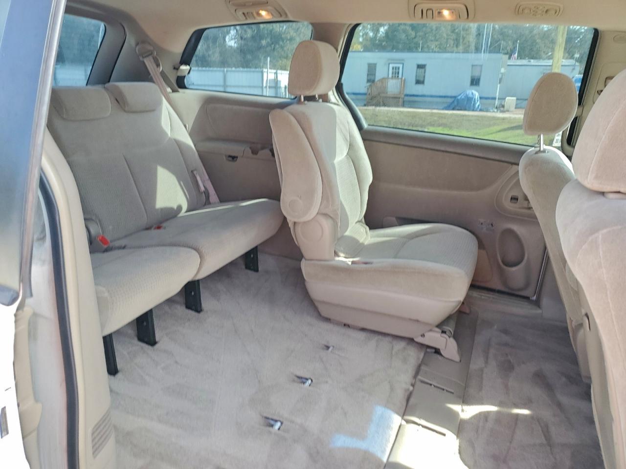 Toyota Sienna Ce Image 7