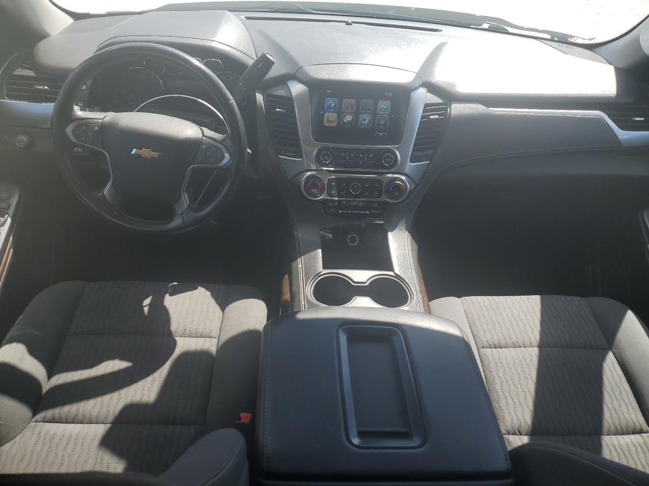 Chevrolet Suburban C1500 Ls Image 12