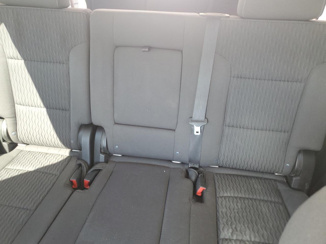 Chevrolet Suburban C1500 Ls Image 2