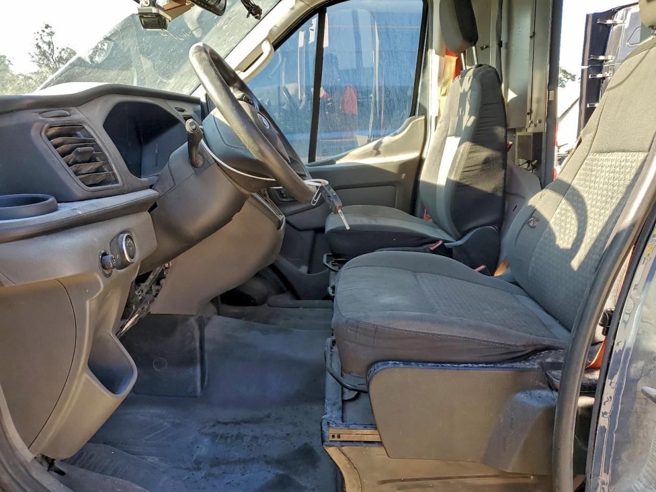 Ford Transit T-250 Image 5