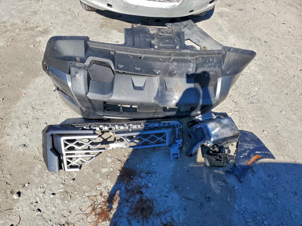 Nissan Frontier S Image 9