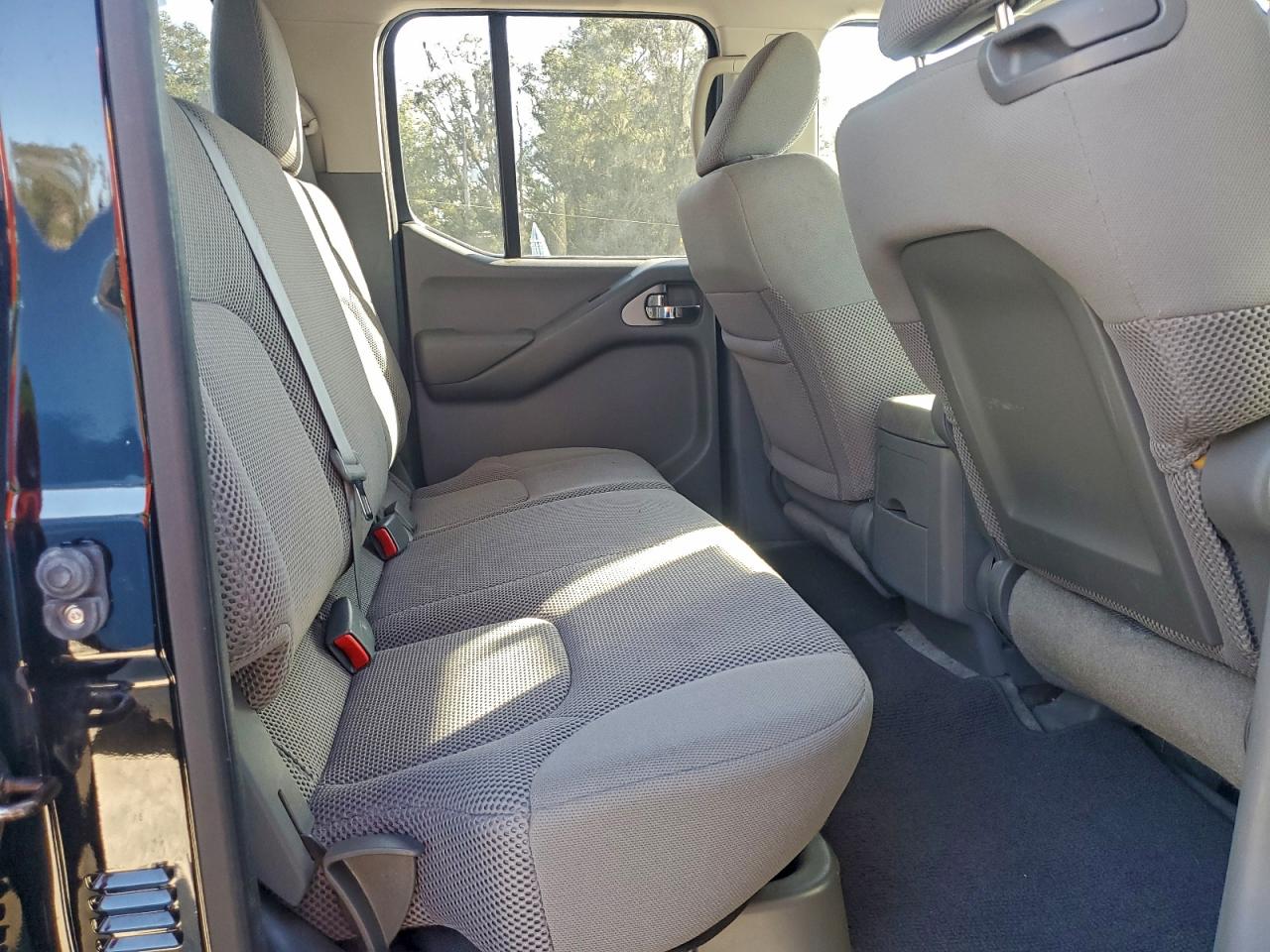 Nissan Frontier S Image 5