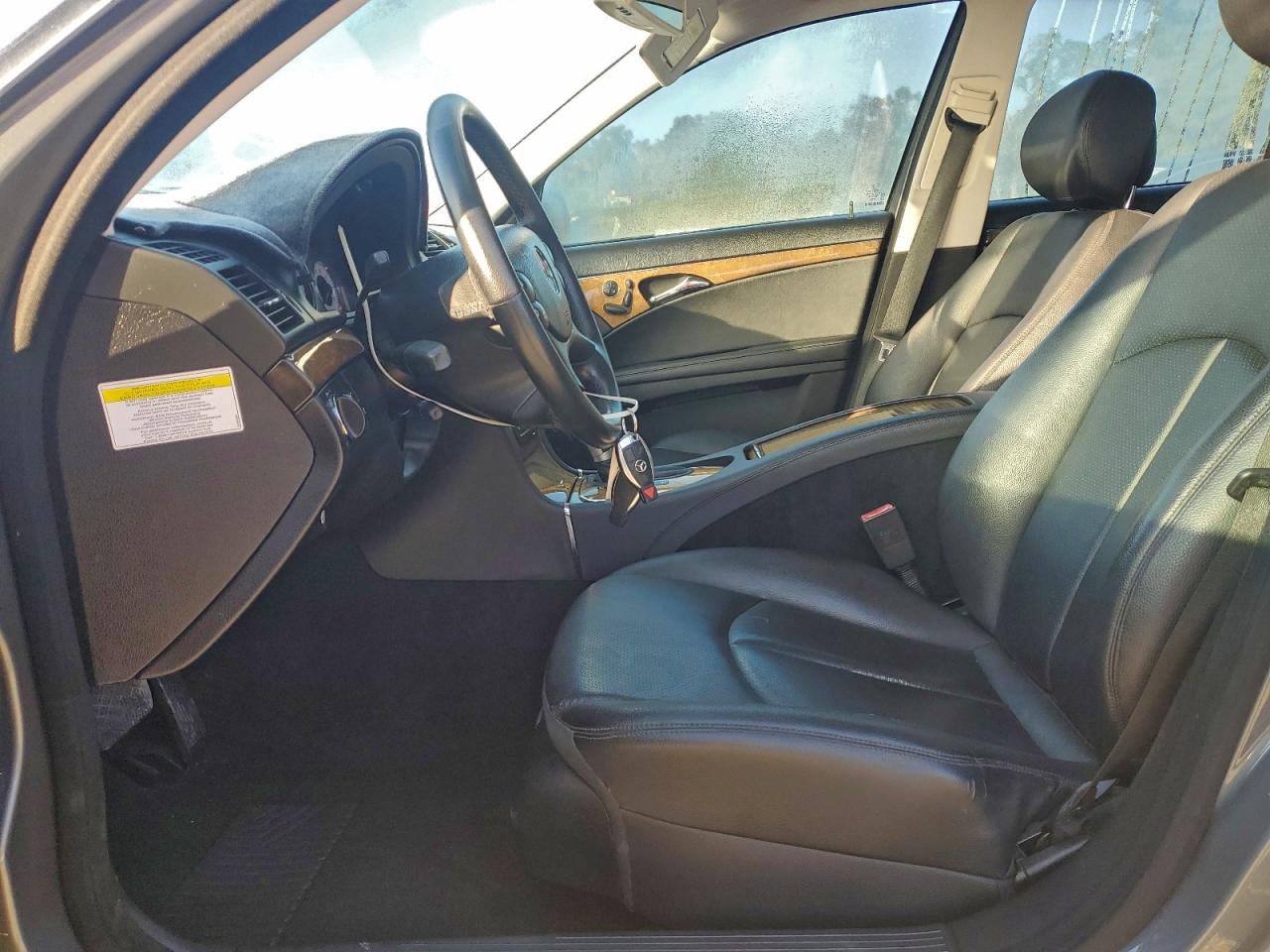 Mercedes-Benz E-Class 350 Image 2