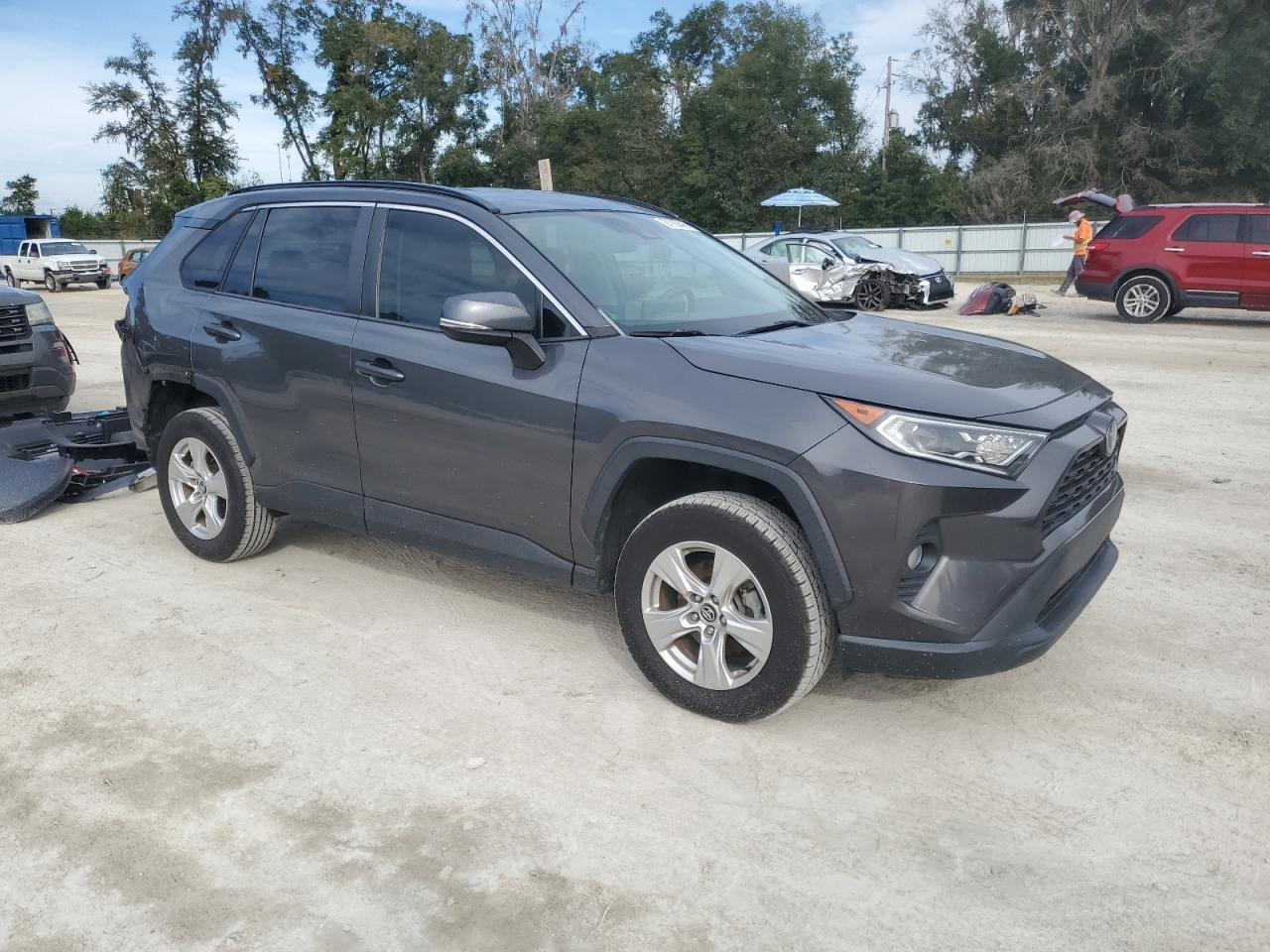 Toyota RAV4 Xle Image 4