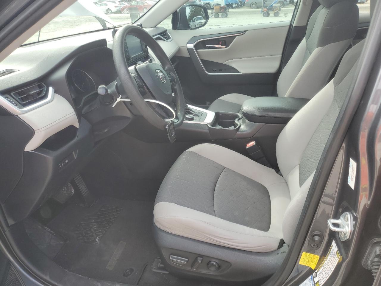 Toyota RAV4 Xle Image 8