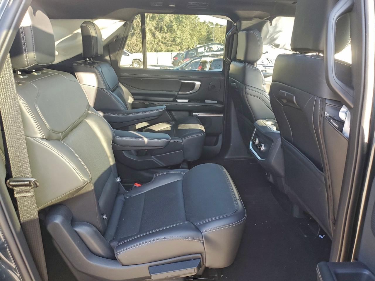 Ford Expedition Max Platinum Image 12