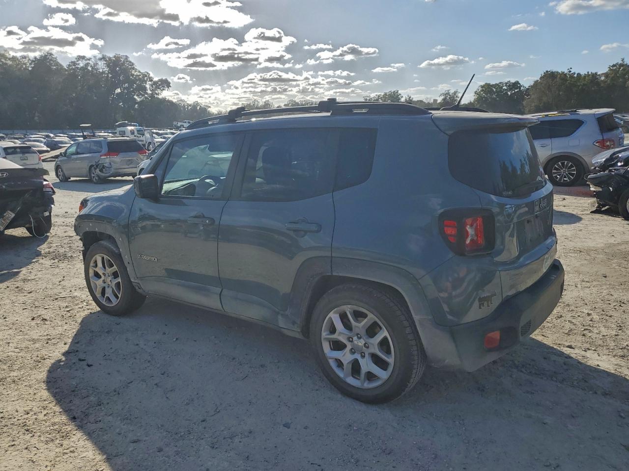 Jeep Renegade Latitude Image 3