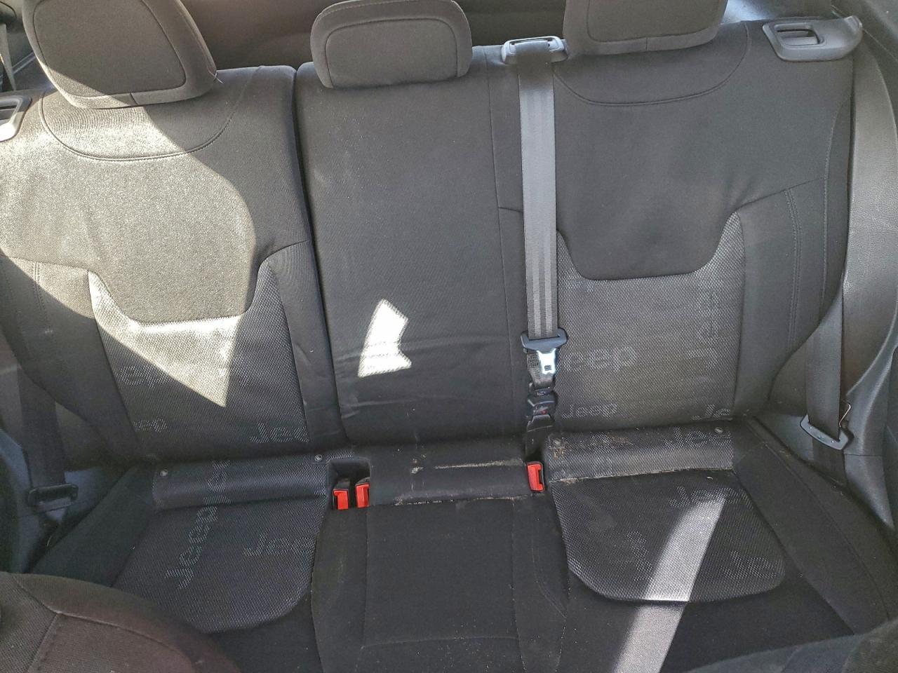 Jeep Renegade Latitude Image 12